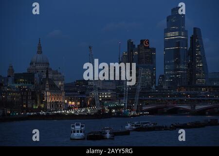 Vue sur le London Skyline depuis le pont de Waterloo, montrant la cathédrale St Paul, la Tour 42, 22 Bishopsgate et le Leadenhall Building (également connu sous le nom de Cheesegrater). Photo PA. Date De L'Image: Lundi 17 Février 2020. Crédit photo devrait lire: Kirsty O'Connor/PA Wire Banque D'Images