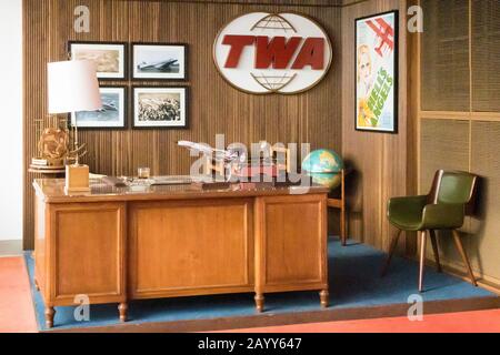 Réplique ancienne du bureau Howard Hughes en 1962, Trans World Airways à l'aéroport international John F. Kennedy, New York, États-Unis Banque D'Images