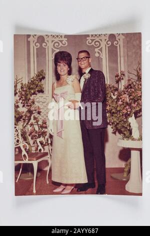 Couple adolescent Allant à un Prom de 1966 High School, FL, États-Unis Banque D'Images