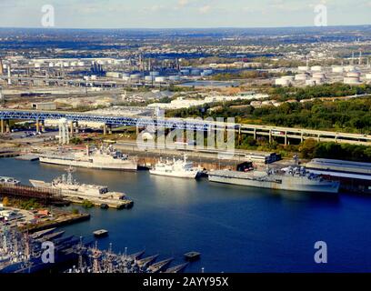 Philadelphie, Pennsylvanie, États-Unis - le 23 octobre 2019 - la vue aérienne du chantier naval de Delaware River Banque D'Images