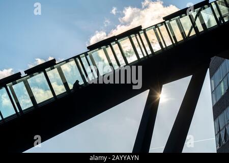 Mine de charbon Zollverein, classée au patrimoine mondial, escalier roulant jusqu'au musée Ruhr dans l'ancienne usine de lavage du charbon, Essen, Banque D'Images