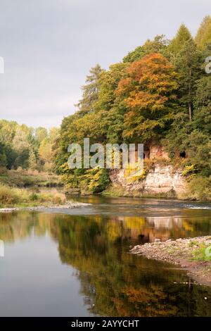 Lacy grottes au-dessus de la rivière Eden, Cumbria, Royaume-Uni Banque D'Images