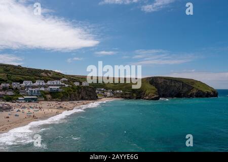 Plage de Portreath le jour de juillet - Portreath, nord de Cornwall, Royaume-Uni. Banque D'Images