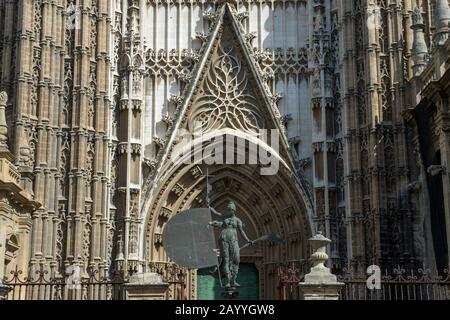 Détail de la porte du Prince à la cathédrale Saint-Marie du Siège, mieux connue sous le nom de cathédrale de Séville, est une cathédrale catholique romaine et une UNE Banque D'Images