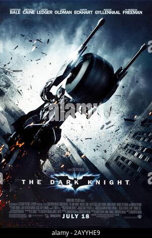 The Dark Knight (2008) réalisé par Christopher Nolan et mettant en vedette Christian Bale, Heath Ledger, Aaron Eckhart et Michael Caine. Le Joker teste Gotham et Batman cherche un chevalier blanc pour combattre le monde criminel de Gotham. Banque D'Images