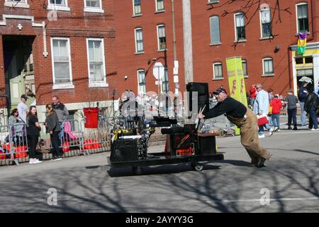 Purina Pet Parade 2020 dans les rues de St. Louis, Missouri, États-Unis. Cette partie de la célébration Mardi gras 2020. Banque D'Images