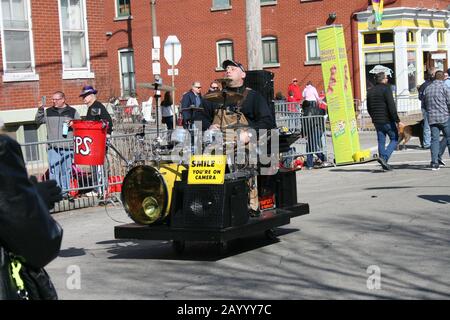 Purina Pet Parade 2020 dans les rues de St. Louis, Missouri, États-Unis. Cette partie de la célébration Mardi gras 2020. Banque D'Images