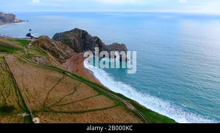 Incroyable porte de Durdle à la côte jurassique d'Angleterre - vue d'en haut Banque D'Images