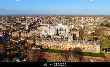 Vol au-dessus de la ville d'Oxford et de l'Université Christ Church Banque D'Images