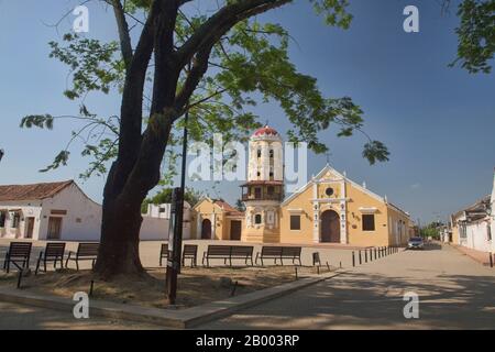 Eglise Iglesia de Santa Bárbara dans le colonial Santa Cruz de Mompox, Bolivar, Colombie Banque D'Images