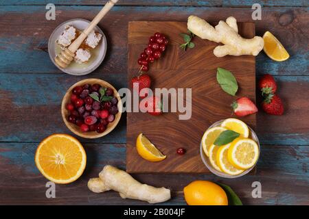 produits d'immunité gingembre, citron, canneberges, ginseng Banque D'Images