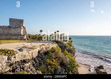 Zone archéologique de Tulum - ruines de la ville portuaire maya, Quintana Roo, Mexique Banque D'Images