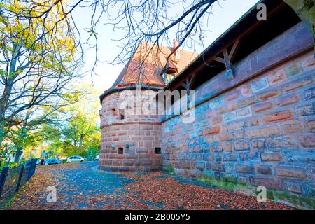 Vieille ville de Nuremberg aux couleurs de l'automne. Sites Touristiques De La Bavière, Allemagne. Banque D'Images