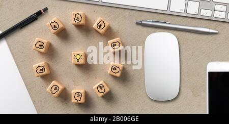 cubes montrant une séance de brainstorming dans un espace de travail informatique moderne sur fond de papier Banque D'Images