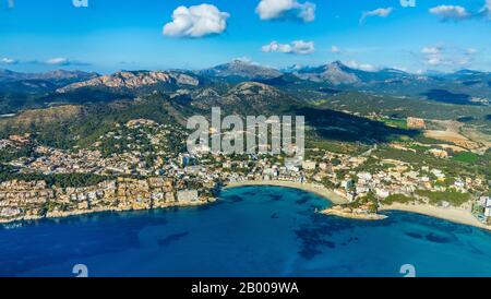 Vue aérienne, Playa Peguera, complexe hôtelier et plage, montagnes Tramuntana, Paguera, Majorque, Europe, Iles Baléares, Espagne, Calvià, ES, Espana, di Banque D'Images