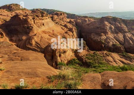 Shaanxi, Shaanxi, Chine. 18 février 2020. Shaanxi Ã¯ÂμÅ'CHINA-Jingbian wave Valley est situé dans Yanjia stockade, comté de Jingbian, province de Shaanxi.le rocher de la vallée d'ondulations de jingbian est appelé grès rouge, formé entre le Permian paléozoïque et le Trias Mésozoïque, jurassique et crétacé.C'était la période la plus géologiquement active et biologiquement riche en histoire animale. Crédit: Sipa Asia/Zuma Wire/Alay Live News Banque D'Images