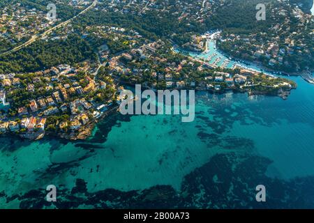 Vue aérienne, Port de Santa Ponsa, Calo d'en Pellicer Bay and Beach, Santa Ponsa, Calvià, Majorque, Espagne, Europe, Iles Baléares, bateaux, amarrage, bo Banque D'Images