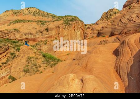 Shaanxi, Shaanxi, Chine. 18 février 2020. Shaanxi Ã¯ÂμÅ'CHINA-Jingbian wave Valley est situé dans Yanjia stockade, comté de Jingbian, province de Shaanxi.le rocher de la vallée d'ondulations de jingbian est appelé grès rouge, formé entre le Permian paléozoïque et le Trias Mésozoïque, jurassique et crétacé.C'était la période la plus géologiquement active et biologiquement riche en histoire animale. Crédit: Sipa Asia/Zuma Wire/Alay Live News Banque D'Images