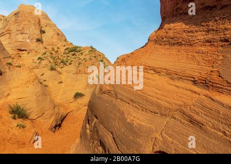 Shaanxi, Shaanxi, Chine. 18 février 2020. Shaanxi Ã¯ÂμÅ'CHINA-Jingbian wave Valley est situé dans Yanjia stockade, comté de Jingbian, province de Shaanxi.le rocher de la vallée d'ondulations de jingbian est appelé grès rouge, formé entre le Permian paléozoïque et le Trias Mésozoïque, jurassique et crétacé.C'était la période la plus géologiquement active et biologiquement riche en histoire animale. Crédit: Sipa Asia/Zuma Wire/Alay Live News Banque D'Images