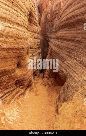 Shaanxi, Shaanxi, Chine. 18 février 2020. Shaanxi Ã¯ÂμÅ'CHINA-Jingbian wave Valley est situé dans Yanjia stockade, comté de Jingbian, province de Shaanxi.le rocher de la vallée d'ondulations de jingbian est appelé grès rouge, formé entre le Permian paléozoïque et le Trias Mésozoïque, jurassique et crétacé.C'était la période la plus géologiquement active et biologiquement riche en histoire animale. Crédit: Sipa Asia/Zuma Wire/Alay Live News Banque D'Images