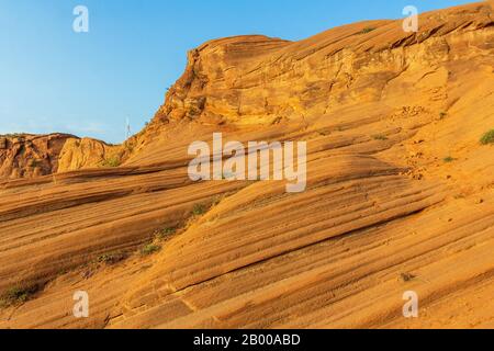 Shaanxi, Shaanxi, Chine. 18 février 2020. Shaanxi Ã¯ÂμÅ'CHINA-Jingbian wave Valley est situé dans Yanjia stockade, comté de Jingbian, province de Shaanxi.le rocher de la vallée d'ondulations de jingbian est appelé grès rouge, formé entre le Permian paléozoïque et le Trias Mésozoïque, jurassique et crétacé.C'était la période la plus géologiquement active et biologiquement riche en histoire animale. Crédit: Sipa Asia/Zuma Wire/Alay Live News Banque D'Images