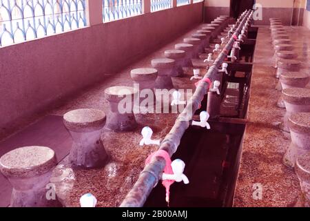 Ablation Musulmane Pour Prier. Fontaines pour ablution dans la Mosquée du Collège Carmichael.onglet eau pour Wadu.La Wudu ou zone D'Ablution pour pla d'ablution musulmane Banque D'Images