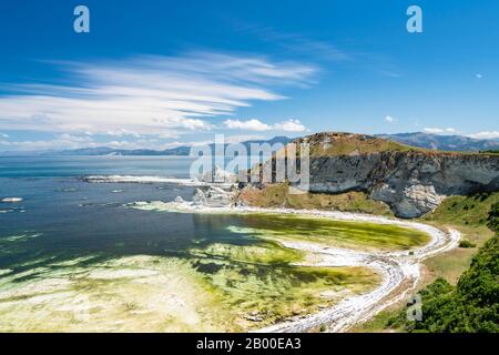 Péninsule de Kaikoura, montagnes de la chaîne de Kaikoura en arrière-plan, Kaikoura, Canterbury, Île du Sud, Nouvelle-Zélande Banque D'Images