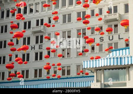 Lanternes En Dehors De Peninsula Hotel, Tsim Sha Tsui, Kowloon, Hong Kong Banque D'Images