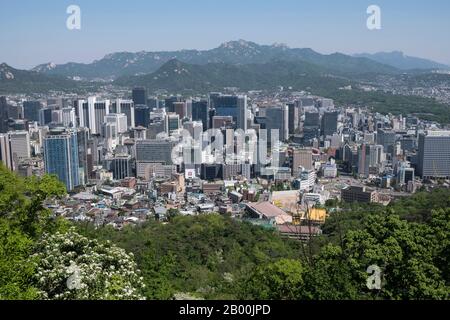 Corée du Sud, Séoul : vue d'ensemble de la ville depuis le point de vue de la Tour N de Séoul sur le mont Namsam Banque D'Images