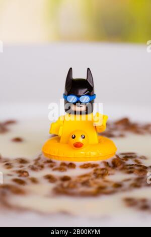 LEGO Mini figure Batman pour le petit déjeuner Banque D'Images