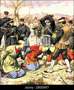 Chine: "Les soldats japonais décapitation de citoyens chinois suspectés de sympathies russes près de Mukden (Shenyang)". Illustration du petit Journal, avril 1905. La guerre russo-japonaise (8 février 1904 – 5 septembre 1905) fut la première grande guerre du XXe siècle qui s'est développée à partir des ambitions impériales rivales de l'Empire russe et de l'Empire japonais sur la Mandchourie et la Corée. Les campagnes qui en ont résulté, dans lesquelles l'armée japonaise a remporté la victoire sur les forces russes qui les ont harhi, ont été inattendues par les observateurs mondiaux. Banque D'Images