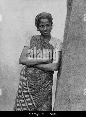 Sri Lanka : Portrait d'une fille tamoule, fin du XIXe siècle. Les Tamouls sri lankais ou Tamouls Ceylan sont une section de Tamouls originaires de l'État insulaire sud-asiatique du Sri Lanka. Selon des preuves anthropologiques, les Tamouls sri lankais ont vécu sur l'île autour du 2ème siècle avant notre ère. Les Tamouls sri-lankais les plus modernes revendiquent la descente des habitants du Royaume de Jaffna, un ancien royaume du nord de l'île et des chefferies de Vannimai de l'est. Ils constituent une majorité dans la province du Nord, vivent en nombre important dans la province de l'est et sont en minorité partout ailleurs. Banque D'Images