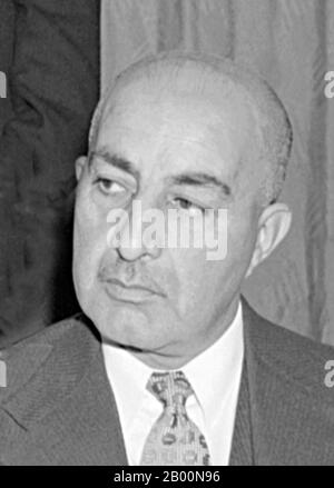 Afghanistan : Mohammed Daoud Khan, Président de l'Afghanistan (1973-1978). Sardar Mohammed Daoud Khan ou Daud Khan (18 juillet 1909 – 27 avril 1978) a été Premier ministre de l'Afghanistan de 1953 à 1963, devenant plus tard le Président de l'Afghanistan. Il renversa la monarchie de son premier cousin Mohammed Zahir Shah et se déclara premier président de l'Afghanistan de 1973 à son assassinat en 1978 à la suite de la Révolution Saur menée par le Parti démocratique du peuple communiste d'Afghanistan (PDPA). Daoud Khan était connu pour ses politiques progressistes. Banque D'Images