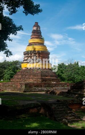Thaïlande: Wat E-Kang, Wiang Kum Kam, Chiang Mai. Abandonné à la fin du 13ème siècle ce, et maintenant en ruines, Wiang Kum Kam était autrefois la capitale de la région du nord de la Thaïlande, et est situé juste au sud de Chiang Mai. Il a été construit par le roi Mangrai à un certain moment au XIIIe siècle après sa victoire sur le royaume Hariphunchai de Lamphun d'aujourd'hui. Cependant, après que la ville ait inondé plusieurs fois, Mangrai a décidé de relocaliser la capitale de son royaume, et l'a déplacée plus au nord sur le fleuve Ping vers un site qui est maintenant la ville de Chiang Mai. Banque D'Images