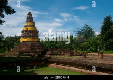 Thaïlande: Wat E-Kang, Wiang Kum Kam, Chiang Mai. Abandonné à la fin du 13ème siècle ce, et maintenant en ruines, Wiang Kum Kam était autrefois la capitale de la région du nord de la Thaïlande, et est situé juste au sud de Chiang Mai. Il a été construit par le roi Mangrai à un certain moment au XIIIe siècle après sa victoire sur le royaume Hariphunchai de Lamphun d'aujourd'hui. Cependant, après que la ville ait inondé plusieurs fois, Mangrai a décidé de relocaliser la capitale de son royaume, et l'a déplacée plus au nord sur le fleuve Ping vers un site qui est maintenant la ville de Chiang Mai. Banque D'Images