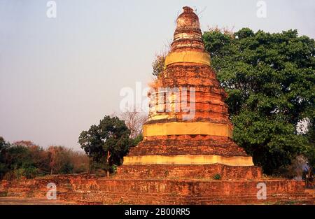 Thaïlande: Wat E-Kang, Wiang Kum Kam, Chiang Mai. Abandonné à la fin du 13ème siècle ce, et maintenant en ruines, Wiang Kum Kam était autrefois la capitale de la région du nord de la Thaïlande, et est situé juste au sud de Chiang Mai. Il a été construit par le roi Mangrai à un certain moment au XIIIe siècle après sa victoire sur le royaume Hariphunchai de Lamphun d'aujourd'hui. Cependant, après que la ville ait inondé plusieurs fois, Mangrai a décidé de relocaliser la capitale de son royaume, et l'a déplacée plus au nord sur le fleuve Ping vers un site qui est maintenant la ville de Chiang Mai. Banque D'Images