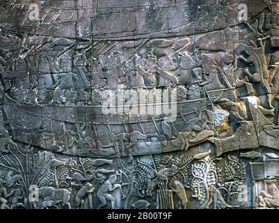 Cambodge: Un navire de guerre Cham dans une bataille avec les forces Khmers sur le Tonle SAP, bas-relief, le Bayon, Angkor Thom. Angkor Thom est situé à 1,5 km au nord d'Angkor Wat. Il a été construit à la fin du XIIe siècle par le roi Jayavarman VII, et couvre une superficie de 9 km², à l'intérieur desquels sont situés plusieurs monuments des époques antérieures ainsi que ceux établis par Jayavarman et ses successeurs. On croit qu'il a soutenu une population de 80,000 à 150,000 personnes. Au centre de la ville se trouve le temple d'état de Jayavarman, le Bayon, avec les autres sites principaux regroupés autour de la place de la victoire. Banque D'Images