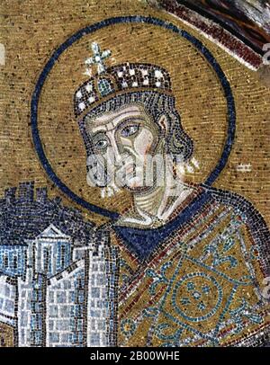 Turquie : Empereur Constantine I avec un modèle de la ville de Byzance. Détail d'une mosaïque dans la basilique Sainte-Sophie, c. 1000 CE. Banque D'Images