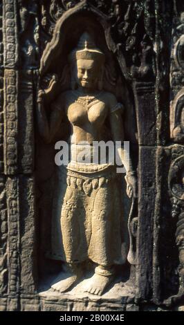 Cambodge: Devata, enceinte intérieure, Ta Som, Angkor. Ta Som a été construit à la fin du XIIe siècle pour le roi Jayavarman VII et est dédié à son père Dharanindravarman II qui fut roi de l'Empire khmer de 1150 à 1160. Banque D'Images