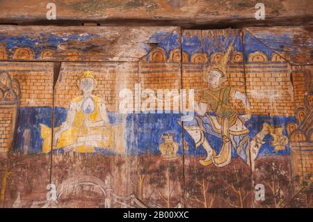 Thaïlande: Peinture murale du début du XIXe siècle sur un panneau en bois dans le principal Viharn Luang, Wat Phra That Lampang Luang, dans le nord de la Thaïlande. Wat Phra que Lampang Luang a été construit au XVe siècle et est un temple en bois de style Lanna trouvé dans le district de Ko Kha de la province de Lampang. Les peintures murales que l'on trouve dans le viharn principal représentent une variété d'événements, y compris des batailles, la vie des palais et d'autres événements quotidiens. Banque D'Images