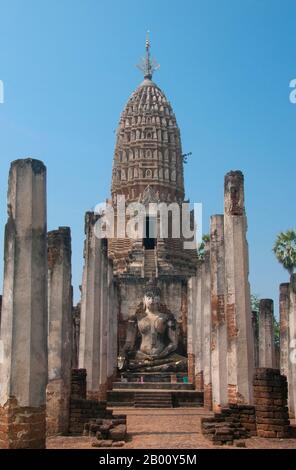 Thaïlande: Wat Phra si Rattana Mahathe Chaliang, Parc historique si Satchanalai. Si Satchanalai a été construit entre les XIIIe et XVe siècles et faisait partie intégrante du Royaume de Sukhothai. Il était habituellement administré par des membres de la famille des Rois de Sukhothai. Banque D'Images