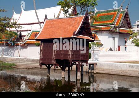 Thaïlande: Ho trai (bibliothèque de scripture), Wat Yai Suwannaram, Phetchaburi. Le Wat Yai Suwannaram date du XVIIe siècle à Ayutthaya. Banque D'Images