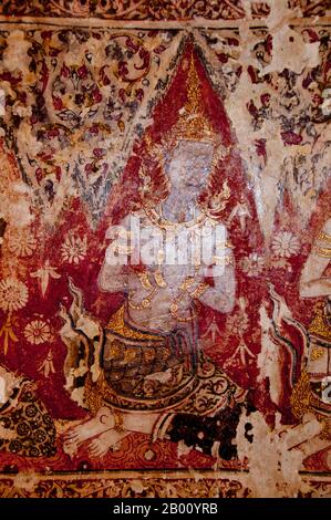 Thaïlande: Murale dans le viharn principal, Wat Yai Suwannaram, Phetchaburi. Le Wat Yai Suwannaram date du XVIIe siècle à Ayutthaya. Les peintures murales présentent des êtres célestes. Banque D'Images