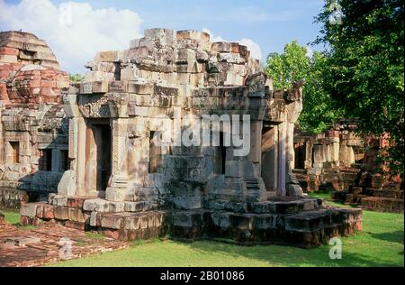 Thaïlande: Prasat Meuang Phanomwan, province de Nakhon Ratchasima, nord-est de la Thaïlande. Le sanctuaire khmer de Prasat Meuang Phanomwan a été construit au cours des 10ème et 11ème siècles et était à l'origine un temple hindou dédié au Seigneur Shiva. Prasat Phanom WAN est situé entre Khorat et Phimai et bien que pas aussi impressionnant que Prasat Hin Phimai, c'est toujours un très bon site khmer. La première inscription trouvée ici date de 891 ce qui coïncide avec le règne de Yasovarman. D'autres parties du temple ont été ajoutées pendant le règne de Suryavarman I au XIe siècle. Banque D'Images