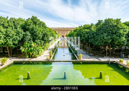 Jardin d'intérieurs de l'Arg de Karim Khan, ou de la Citadelle de Karim Khan, construit dans le cadre d'un complexe pendant la dynastie de Zand par Karim Khan. Il est rectangul Banque D'Images