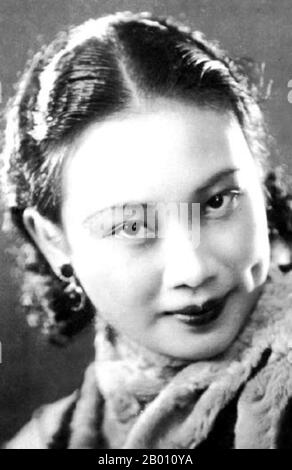 Chine: L'actrice de Shanghai Hu Die, également connue sous le nom de 'Butterfly Hu' (1907-1989), années 1930. Hu Die (1907-1989) a eu une carrière d'actrice de cinéma de la fin des années 1920 aux années 1960. Elle a eu sa période la plus brillante dans les années 1930 et 1940. Au début des années 1930, elle a joué le rôle de leader dans le premier film sonore de Chine, « The singsong Girl », dans lequel elle décrit une femme quelque peu ignorante et sympathique qui résiste aux mauvais traitements et à l'oppression de son mari sans la moindre résistance. Banque D'Images