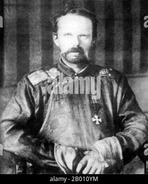 Mongolie : Baron Roman Nikolai Maximilien von Ungern-Sternberg (1885-1921), 1920. Le baron romain Nikolai Maximilian von Ungern-Sternberg (29 décembre 1885 – 15 septembre 1921) était un yesaul suédois-russe balte (capitaine cosaque), héros russe de la première Guerre mondiale et lieutenant-général au moment de la guerre civile en Russie et en Mongolie, qui a « libéré » la Mongolie de la domination chinoise en février-mars 1921. En juin, il envahit le sud de la Sibérie en essayant de soulever une rébellion anticommuniste, mais fut vaincu par l'Armée rouge en août 1921. Banque D'Images