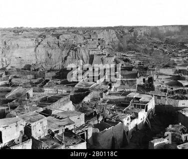 Chine : toits de l'ancien Aksu, Xinjiang, 1911. Toits du vieux Aksu, Xinjiang. Photographie du botaniste néerlandais Frank Nicholas Meyer (1875-1918), 1911. Banque D'Images