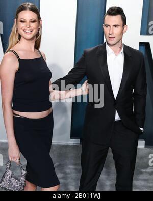 Beverly HILLS, LOS ANGELES, CALIFORNIE, États-Unis - FÉVRIER 09: Behati Prinsloo et Adam Levine arrivent au salon De La Vanité 2020 Oscar Party tenu au Wallis Annenberg Center for the Performing Arts le 9 février 2020 à Beverly Hills, Los Angeles, Californie, États-Unis. (Photo De Xavier Collin/Image Press Agency) Banque D'Images