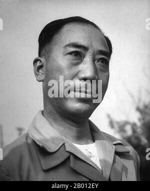 Chine : général de division Dai Li (28 mai 1897 - 17 mars 1946), chef du Service de renseignement militaire de Kuomintang et homme de droite de Chiang Kai-shek. En tant que chef du service secret de l'armée de Kuomintang (KMT) en Chine, Dai Li a contribué au développement de l'organisation chinoise moderne du renseignement en 1928. Il est devenu l'un des hommes les plus puissants et les plus redoutés de Chine. Dai était également le chef de la Blue Shirts Society, une organisation fasciste qui a fait fonctionner la sécurité et l'intelligence pour Chiang. Il est mort dans un accident de lieu en 1946, peut-être organisé par son homologue communiste, le chef du renseignement du PCC Kang Sheng. Banque D'Images